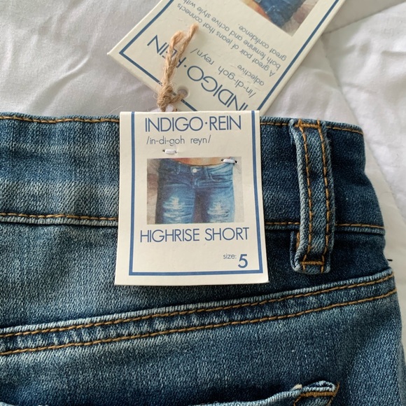 Shorts - Picture 3 of 4